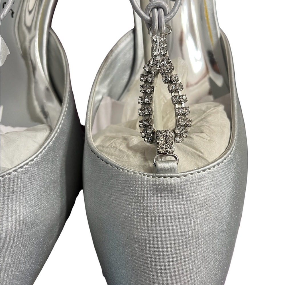 Silver Heels - Picture 2 of 5